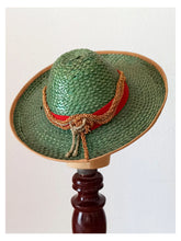 Laden Sie das Bild in den Galerie-Viewer, 1940s - Ultragorgeous Green Raffia Strow Sombrero
