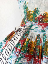 Cargar imagen en el visor de la galería, 1950s - Outstanding Novelty Print Cotton Dress - W28.5 (72cm)
