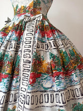 Cargar imagen en el visor de la galería, 1950s - Outstanding Novelty Print Cotton Dress - W28.5 (72cm)
