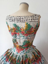 Cargar imagen en el visor de la galería, 1950s - Outstanding Novelty Print Cotton Dress - W28.5 (72cm)
