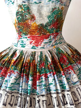 Cargar imagen en el visor de la galería, 1950s - Outstanding Novelty Print Cotton Dress - W28.5 (72cm)
