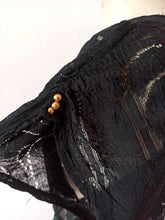 Laden Sie das Bild in den Galerie-Viewer, 1940s - GERMANY - Exquisite Black Lace Dress - W30 (76cm)
