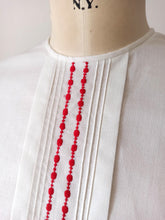 Laden Sie das Bild in den Galerie-Viewer, 1960s - UNWORN - Adorable White Cotton Blouse - Sz 42
