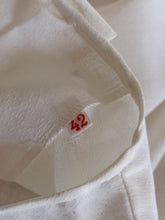 Laden Sie das Bild in den Galerie-Viewer, 1960s - UNWORN - Adorable White Cotton Blouse - Sz 42
