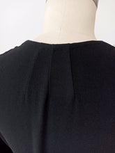 Laden Sie das Bild in den Galerie-Viewer, 1940s - Superb Black Heavy Rayon Crepe Dress - W35.5 (90cm)
