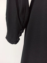 Laden Sie das Bild in den Galerie-Viewer, 1940s - Superb Black Heavy Rayon Crepe Dress - W35.5 (90cm)
