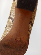 Laden Sie das Bild in den Galerie-Viewer, 1940s 1950s - Fabulous Faux Snake Leather Pumps
