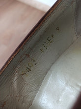 Laden Sie das Bild in den Galerie-Viewer, 1940s 1950s - Fabulous Faux Snake Leather Pumps
