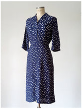 Charger l'image dans la galerie, 1940s 1950s - Gorgeous Blue Dotted Rayon Dress - W31.5 (80cm)
