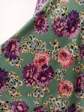 Load image into Gallery viewer, 1940s - Stunning Floral Green Silk Dress - W26 (66cm)
