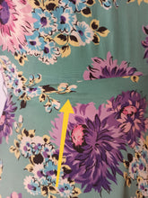 Load image into Gallery viewer, 1940s - Stunning Floral Green Silk Dress - W26 (66cm)
