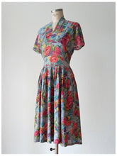 Charger l'image dans la galerie, 1940s - Scandalous Roseprint Cold Rayon Dress - W31.5 (80cm)
