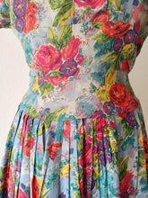 Charger l'image dans la galerie, 1940s - Scandalous Roseprint Cold Rayon Dress - W31.5 (80cm)
