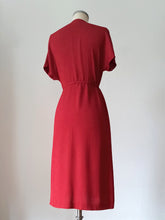 Cargar imagen en el visor de la galería, 1940s - GERMANY - Exquisite Burgundy Red Textured Crepe Dress - W31.5 (80cm)
