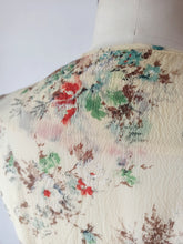 Load image into Gallery viewer, 1940s - Adorable Italian Romantic Floral Dress - W27.5 (70cm)
