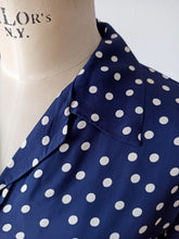 Charger l'image dans la galerie, 1940s 1950s - Gorgeous Blue Dotted Rayon Dress - W31.5 (80cm)
