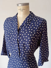 Charger l'image dans la galerie, 1940s 1950s - Gorgeous Blue Dotted Rayon Dress - W31.5 (80cm)
