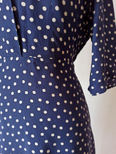 Charger l'image dans la galerie, 1940s 1950s - Gorgeous Blue Dotted Rayon Dress - W31.5 (80cm)
