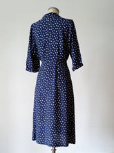 Charger l'image dans la galerie, 1940s 1950s - Gorgeous Blue Dotted Rayon Dress - W31.5 (80cm)
