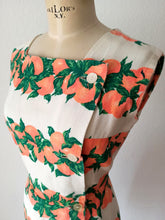 Load image into Gallery viewer, 1950s - Stunning Oranges Textured Cotton Dress - W27.5 (70cm)
