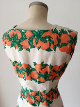 Load image into Gallery viewer, 1950s - Stunning Oranges Textured Cotton Dress - W27.5 (70cm)
