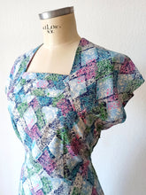 Cargar imagen en el visor de la galería, 1940s - L.D.D.B - Precious Mosaic Print Cotton Dress - W30 (76cm)
