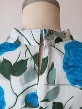 Load image into Gallery viewer, 1950s - Stunning Blue Roseprint Dress - W31 (78cm)
