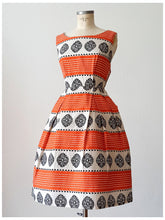 Load image into Gallery viewer, 1950s 1960s - Gorgeous Textured Cotton Dress - W25 (64cm)
