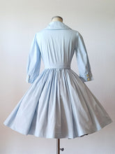 Load image into Gallery viewer, 1950s - Adorable Blue Textured Cotton Dress - W27 (68cm)

