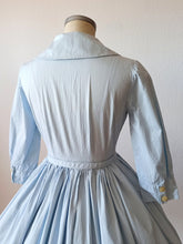 Load image into Gallery viewer, 1950s - Adorable Blue Textured Cotton Dress - W27 (68cm)
