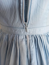 Load image into Gallery viewer, 1950s - Adorable Blue Textured Cotton Dress - W27 (68cm)
