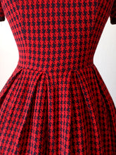 Load image into Gallery viewer, 1950s 1960s - MODE-O-DAY, USA - Gorgeous Houndstooth Dress - W26 (66cm)
