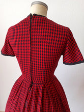 Load image into Gallery viewer, 1950s 1960s - MODE-O-DAY, USA - Gorgeous Houndstooth Dress - W26 (66cm)
