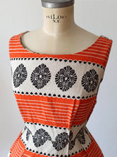 Load image into Gallery viewer, 1950s 1960s - Gorgeous Textured Cotton Dress - W25 (64cm)
