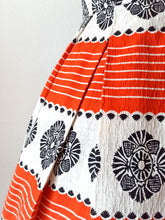 Load image into Gallery viewer, 1950s 1960s - Gorgeous Textured Cotton Dress - W25 (64cm)
