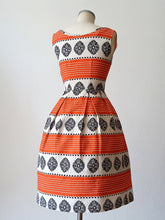 Load image into Gallery viewer, 1950s 1960s - Gorgeous Textured Cotton Dress - W25 (64cm)
