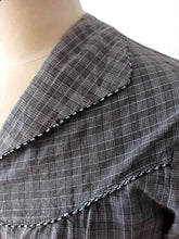 Load image into Gallery viewer, 1940s - LA LOUVE OR, France - Cute Checked Cotton Dress - W31.5 (80cm)
