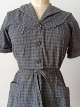 Load image into Gallery viewer, 1940s - LA LOUVE OR, France - Cute Checked Cotton Dress - W31.5 (80cm)
