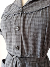 Load image into Gallery viewer, 1940s - LA LOUVE OR, France - Cute Checked Cotton Dress - W31.5 (80cm)
