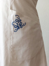 Laden Sie das Bild in den Galerie-Viewer, 1940s - BRAGARD, France - Gorgeous Embroidered White Cotton Dress - W30.5 (78cm)
