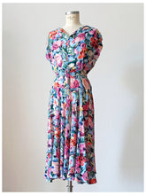 Charger l'image dans la galerie, 1940s - Stunning Floral Rayon Silk Dress - W28.5 (72cm)

