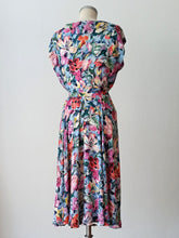 Charger l'image dans la galerie, 1940s - Stunning Floral Rayon Silk Dress - W28.5 (72cm)
