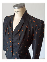 Charger l'image dans la galerie, 1940s 1950s - Exquisite New Look Swallows Silk Jacket - W28.5 (72cm)
