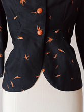 Charger l'image dans la galerie, 1940s 1950s - Exquisite New Look Swallows Silk Jacket - W28.5 (72cm)
