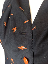 Charger l'image dans la galerie, 1940s 1950s - Exquisite New Look Swallows Silk Jacket - W28.5 (72cm)
