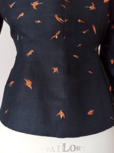 Charger l'image dans la galerie, 1940s 1950s - Exquisite New Look Swallows Silk Jacket - W28.5 (72cm)
