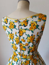 Load image into Gallery viewer, 1950s - FRANCE - Adorable Yellow Roseprint Cotton Dress - W27 (68cm)
