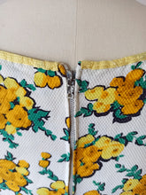 Load image into Gallery viewer, 1950s - FRANCE - Adorable Yellow Roseprint Cotton Dress - W27 (68cm)
