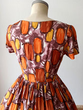 Load image into Gallery viewer, 1950s 1960s - Stunning Abstract Rayon Dress - W28.5 (72cm)
