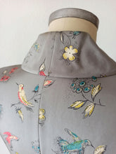 Load image into Gallery viewer, 1930s - MODELL, Germany - Outstanding Trapunto Birds Silk Dress - W26 (66cm)
